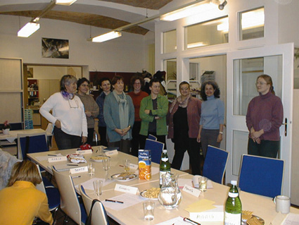 https://www.frauenwohnprojekt.info/media/galerie/2003/am anfang/gruppe.jpg