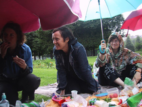 https://www.frauenwohnprojekt.info/media/galerie/2003/picknick/005.jpg