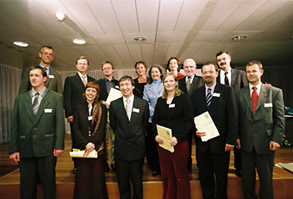 https://www.frauenwohnprojekt.info/media/galerie/2004/preisverleihung/Gruppealle1.jpg