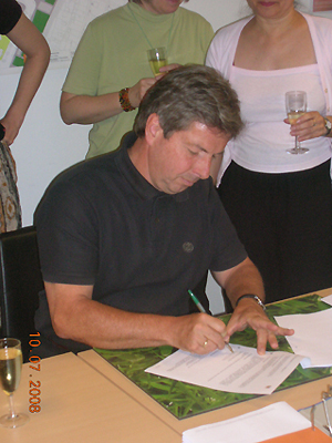 https://www.frauenwohnprojekt.info/media/galerie/2008/vertrag/vertrag3.jpg
